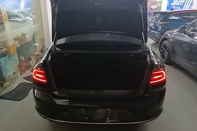 Used Volkswagen Magotan 2018 330TSI DSG Advanced Model Trunk