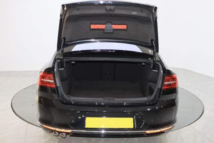 Used Volkswagen Magotan 2018 330TSI DSG Advanced Model Trunk