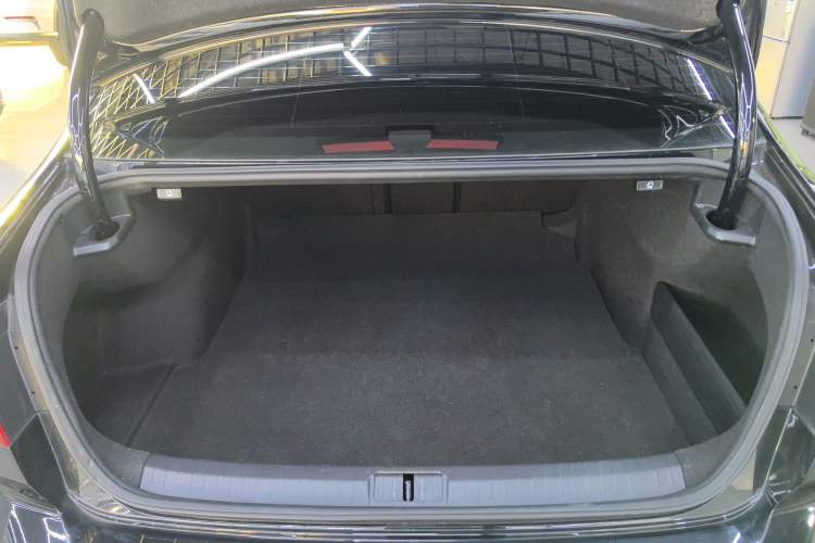 Used Volkswagen Magotan 2018 330TSI DSG Advanced Model Trunk