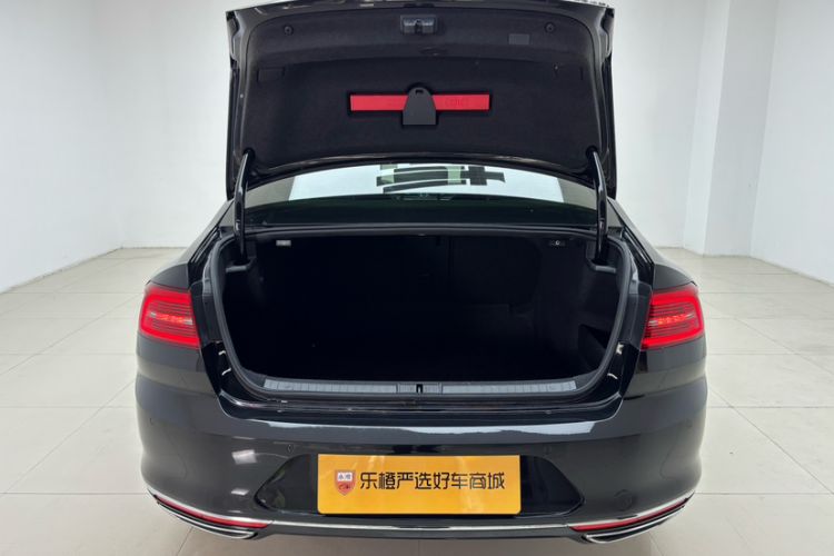 Used Volkswagen Magotan 2018 Facelift 330TSI DSG Luxury Model Trunk