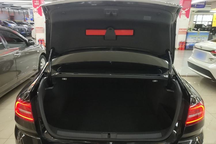 Used Volkswagen Magotan 2018 330TSI DSG Advanced Model Trunk