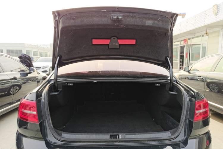 Used Volkswagen Magotan 2018 330TSI DSG Luxury Model Trunk