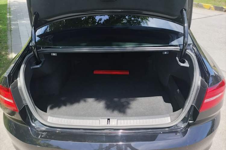 Used Volkswagen Magotan 2018 330TSI DSG Advanced Model Trunk