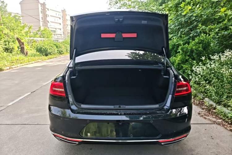 Used Volkswagen Magotan 2018 Facelift 330TSI DSG Luxury Model Trunk