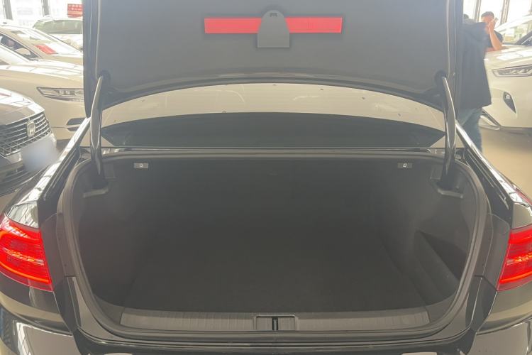 Used Volkswagen Magotan 2018 Facelift 330TSI DSG Luxury Model Trunk
