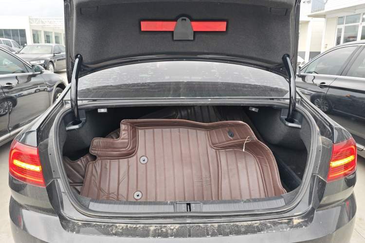 Used Volkswagen Magotan 2018 330TSI DSG Advanced Model Trunk