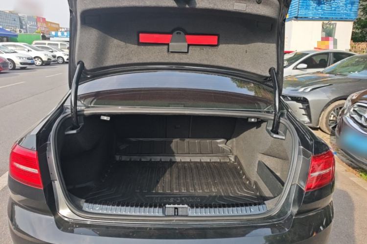 Used Volkswagen Magotan 2018 Facelift 330TSI DSG Luxury Model Trunk