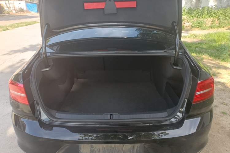 Used Volkswagen Magotan 2018 280TSI DSG Comfort Model Trunk