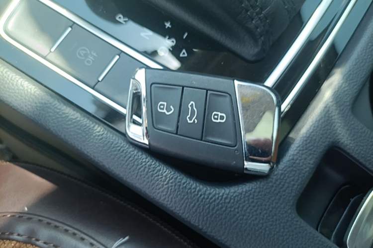 Used Volkswagen Magotan 2018 Facelift 330TSI DSG Luxury Model Vehicle Key