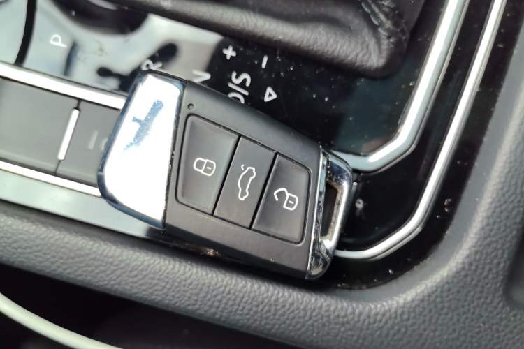 Used Volkswagen Magotan 2018 330TSI DSG Advanced Model Vehicle Key