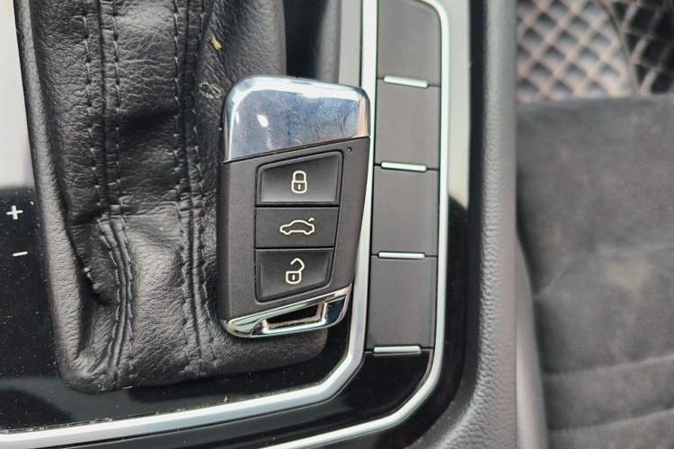 Used Volkswagen Magotan 2018 330TSI DSG Luxury Model Vehicle Key