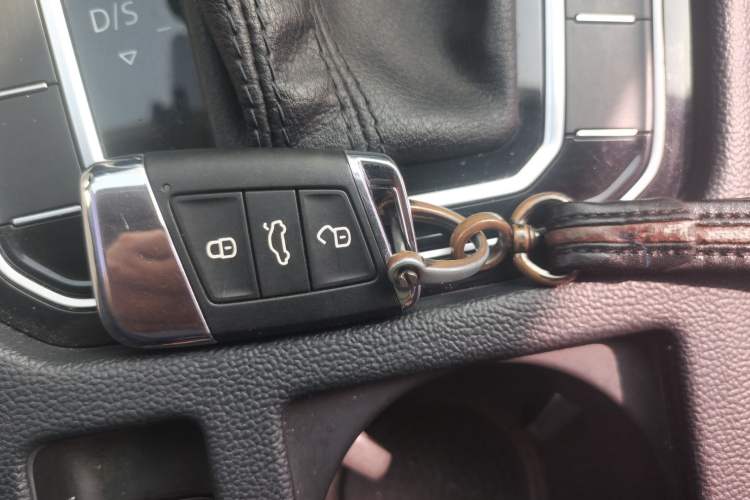 Used Volkswagen Magotan 2018 330TSI DSG Advanced Model Vehicle Key