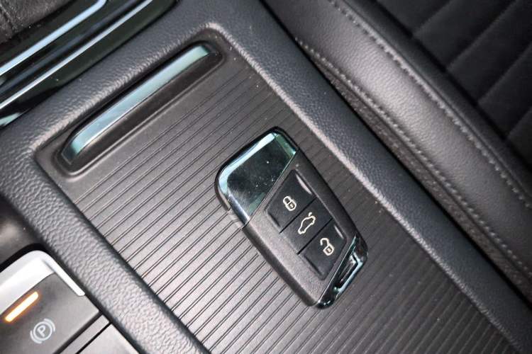 Used Volkswagen Magotan 2018 330TSI DSG Advanced Model Vehicle Key