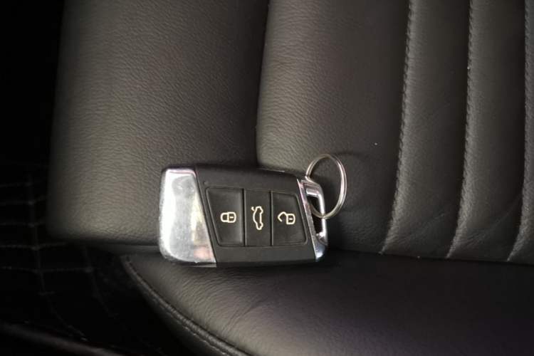 Used Volkswagen Magotan 2018 330TSI DSG Advanced Model Vehicle Key