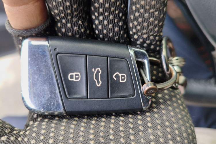 Used Volkswagen Magotan 2018 280TSI DSG Comfort Model Vehicle Key