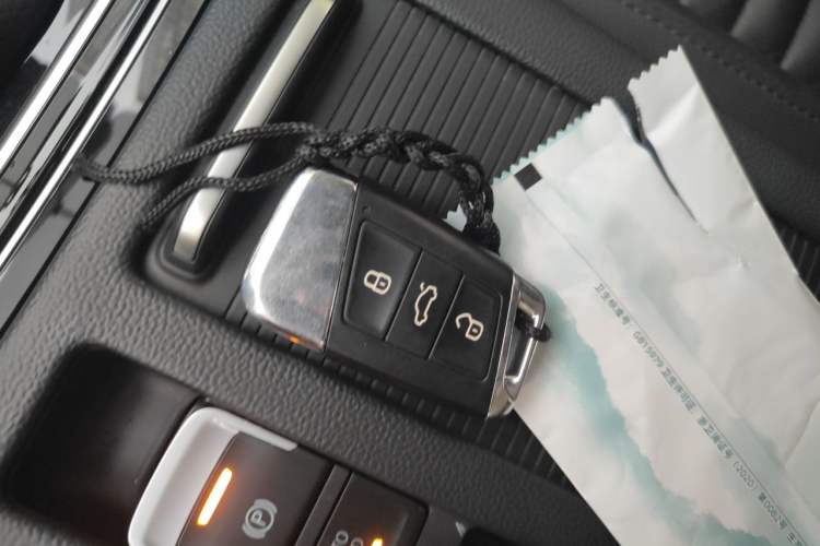 Used Volkswagen Magotan 2018 330TSI DSG Advanced Model Vehicle Key