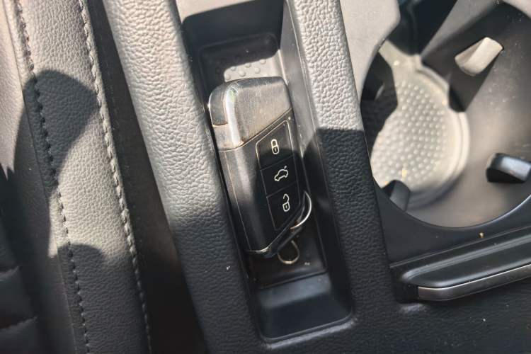 Used Volkswagen Magotan 2018 330TSI DSG Advanced Model Vehicle Key