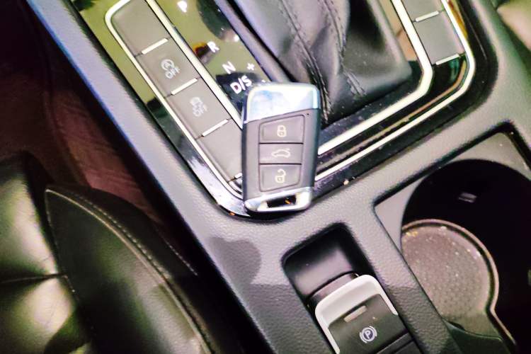 Used Volkswagen Magotan 2018 330TSI DSG Advanced Model Vehicle Key