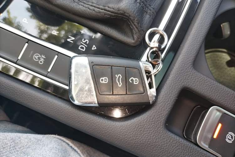 Used Volkswagen Magotan 2018 330TSI DSG Advanced Model Vehicle Key