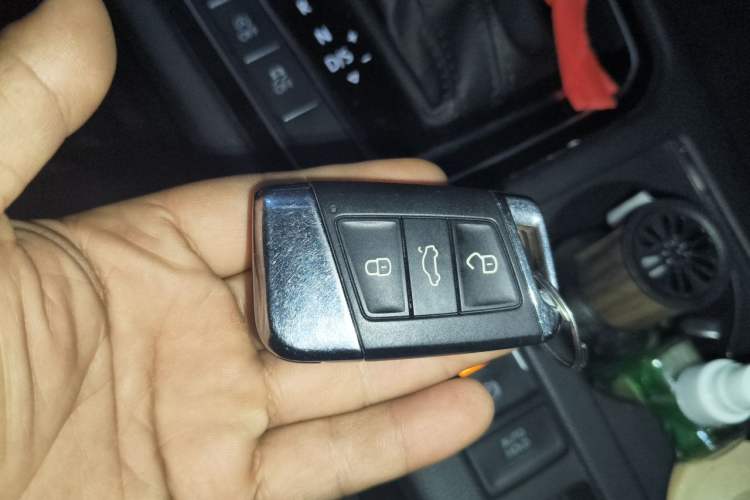Used Volkswagen Magotan 2018 330TSI DSG Luxury Model Vehicle Key