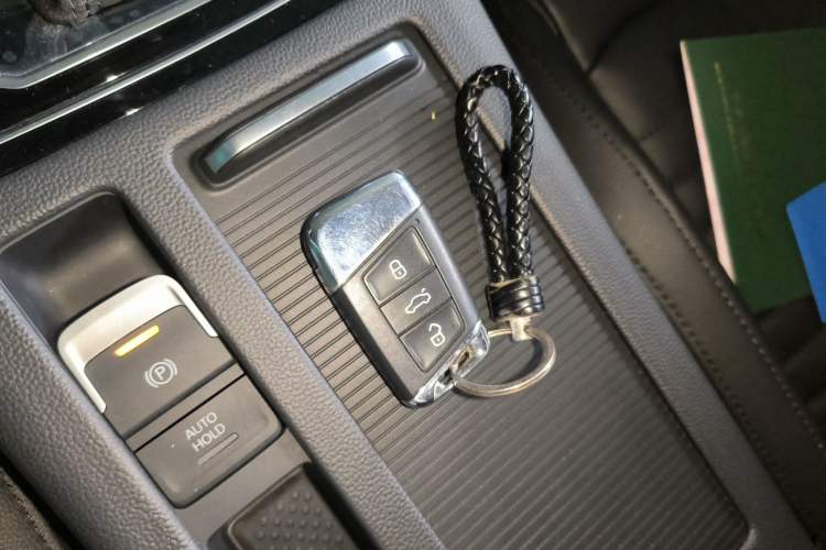 Used Volkswagen Magotan 2018 Facelift 330TSI DSG Luxury Model Vehicle Key