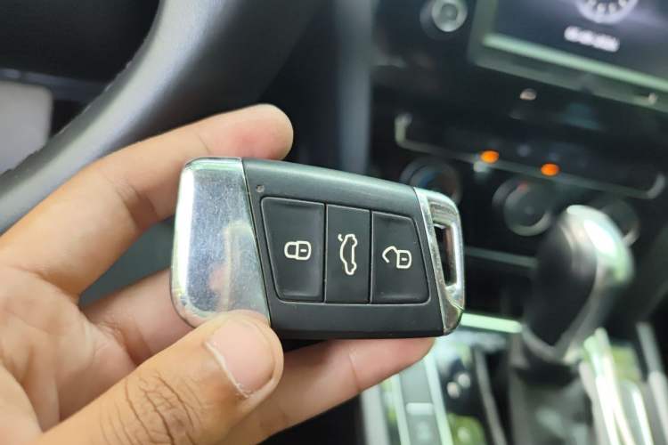 Used Volkswagen Magotan 2018 330TSI DSG Advanced Model Vehicle Key