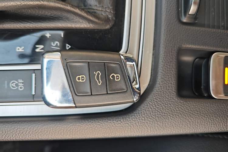 Used Volkswagen Magotan 2018 280TSI DSG Comfort Model Vehicle Key