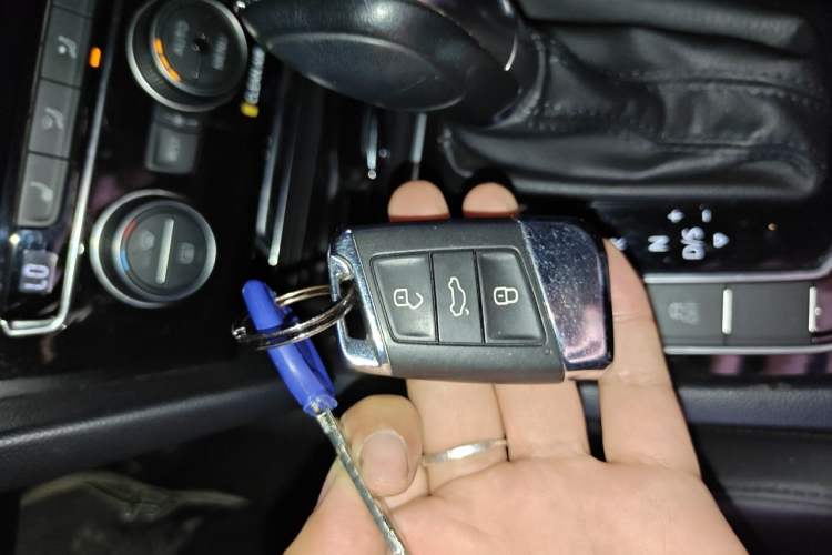 Used Volkswagen Magotan 2018 330TSI DSG Luxury Model Vehicle Key