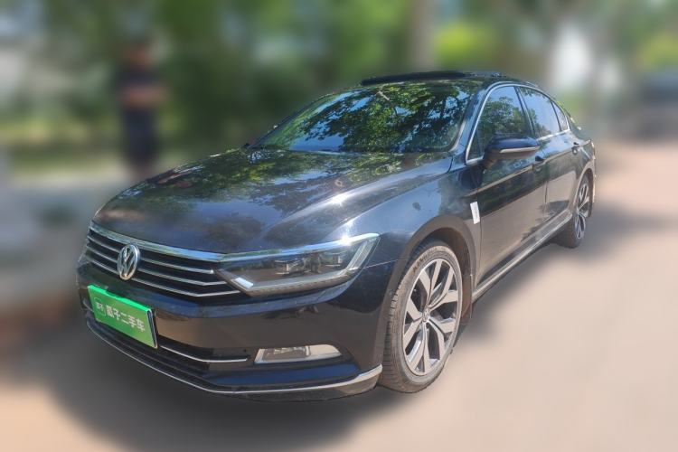 Used Volkswagen Magotan 2018 330TSI DSG Luxury Model Guazi used car, China used car export, Used car for sale, Used Volkswagen cars, Cheapest cars for sale