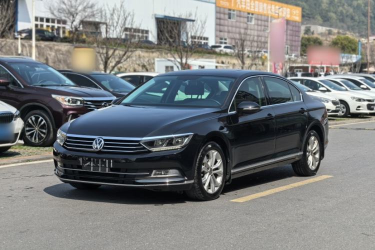 Used Volkswagen Magotan 2018 330TSI DSG Luxury Model Guazi used car, China used car export, Used car for sale, Used cars, Cheapest cars for sale
