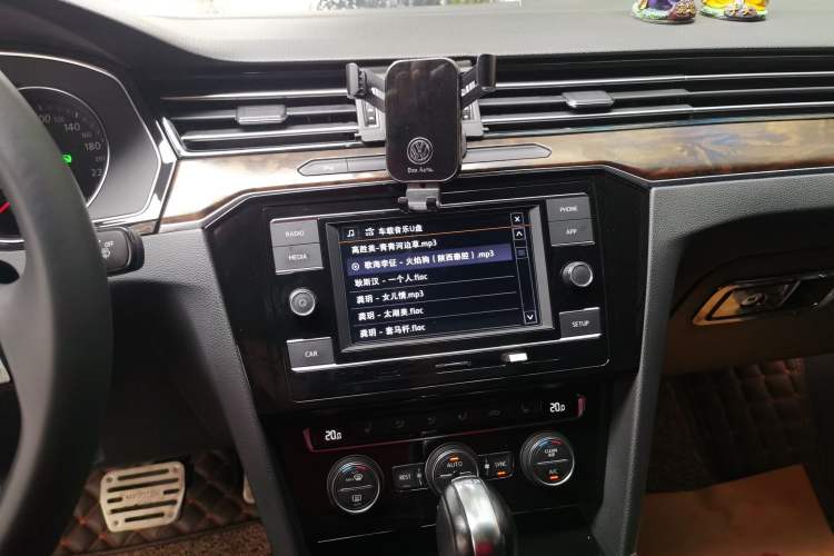 Used Volkswagen Magotan 2018 330TSI DSG Luxury Model Audio And AC Panel
