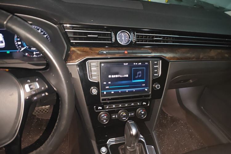 Used Volkswagen Magotan 2018 Facelift 330TSI DSG Luxury Model Audio And AC Panel