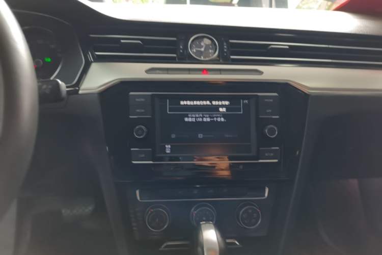Used Volkswagen Magotan 2018 330TSI DSG Advanced Model Audio And AC Panel