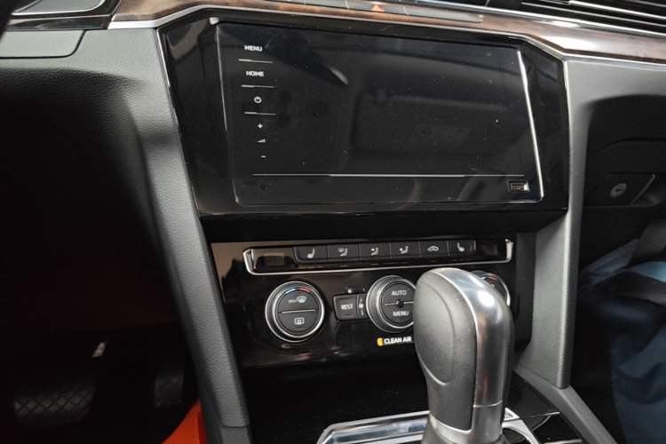 Used Volkswagen Magotan 2018 330TSI DSG Luxury Model Audio And AC Panel