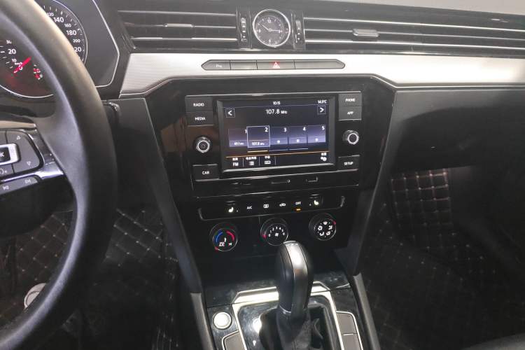 Used Volkswagen Magotan 2018 330TSI DSG Advanced Model Audio And AC Panel