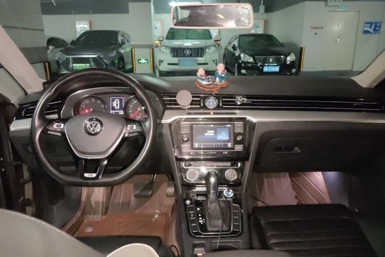 Used Volkswagen Magotan 2018 330TSI DSG Advanced Model Center Console