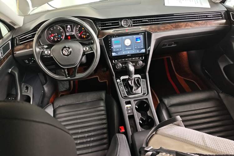Used Volkswagen Magotan 2018 Facelift 330TSI DSG Luxury Model Center Console