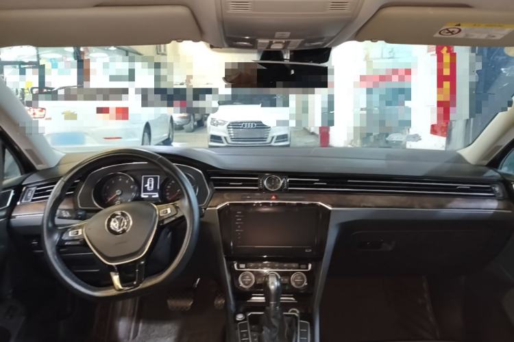 Used Volkswagen Magotan 2018 330TSI DSG Luxury Model Center Console