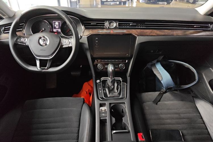 Used Volkswagen Magotan 2018 330TSI DSG Luxury Model Center Console