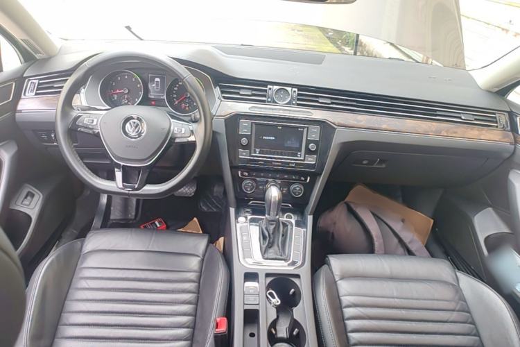 Used Volkswagen Magotan 2018 Facelift 330TSI DSG Luxury Model Center Console