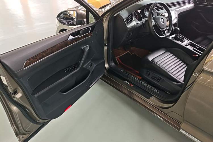 Used Volkswagen Magotan 2018 Facelift 330TSI DSG Luxury Model Driver Seat