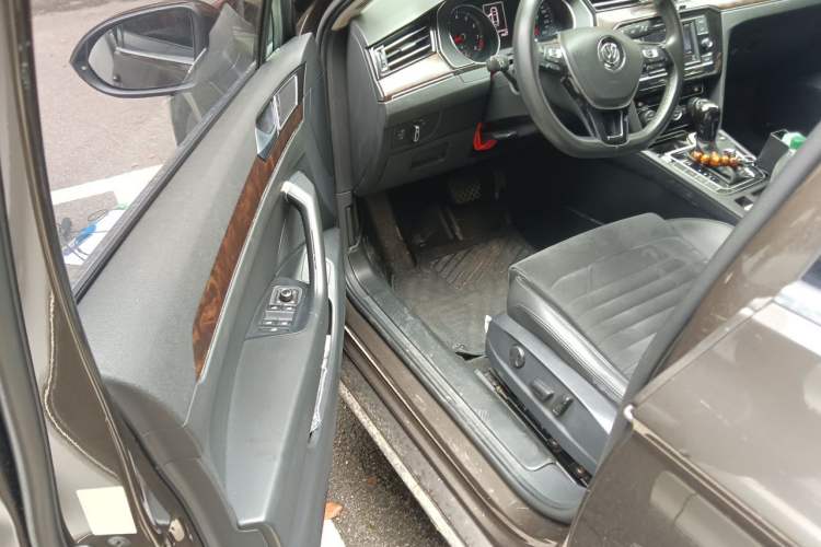 Used Volkswagen Magotan 2018 330TSI DSG Luxury Model Driver Seat