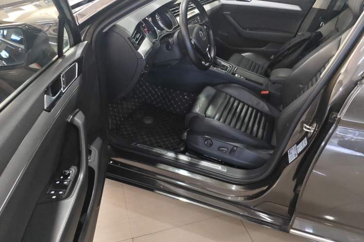 Used Volkswagen Magotan 2018 330TSI DSG Advanced Model Driver Seat