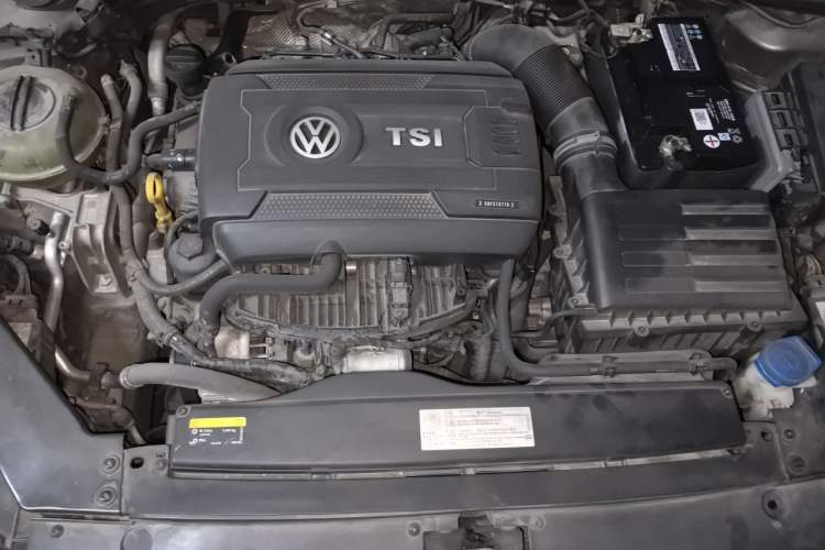 Used Volkswagen Magotan 2018 Facelift 330TSI DSG Luxury Model Engine Bay