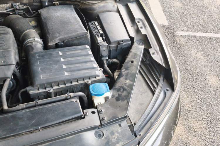 Used Volkswagen Magotan 2018 330TSI DSG Luxury Model Engine Bay Left