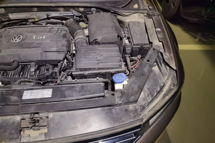 Used Volkswagen Magotan 2018 330TSI DSG Advanced Model Engine Bay Left