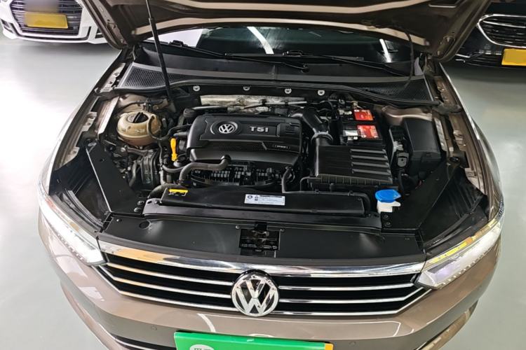 Used Volkswagen Magotan 2018 Facelift 330TSI DSG Luxury Model Engine Bay