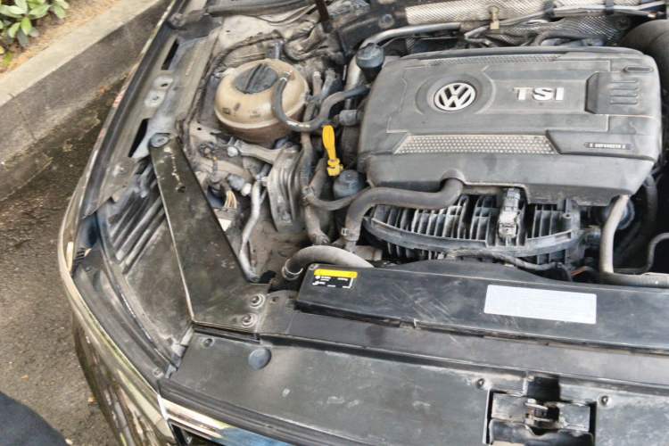 Used Volkswagen Magotan 2018 330TSI DSG Luxury Model Engine Bay Right