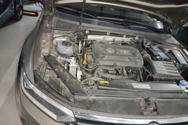 Used Volkswagen Magotan 2018 330TSI DSG Advanced Model Engine Bay Right