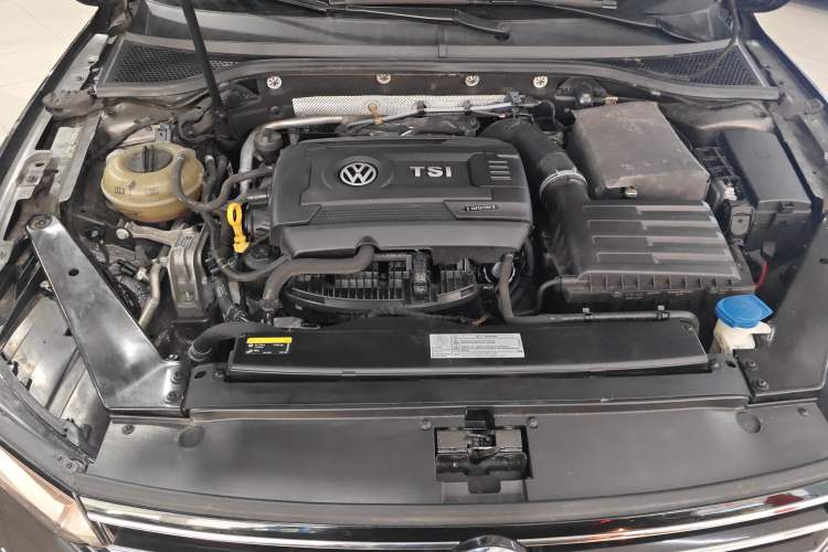 Used Volkswagen Magotan 2018 330TSI DSG Advanced Model Engine Bay